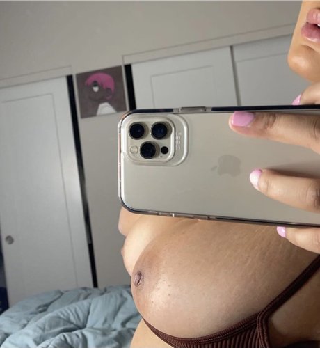 Foto di nudo di fuga di OnlyFans di Laixxx