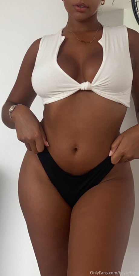 Foto di nudo di fuga di OnlyFans di Bayliebleu