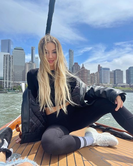 Foto di nudo di fuga di OnlyFans di Charly Jordan