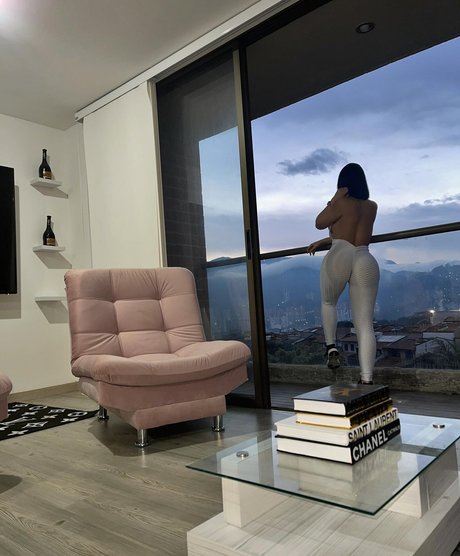 Colombiana Bombshell Mel