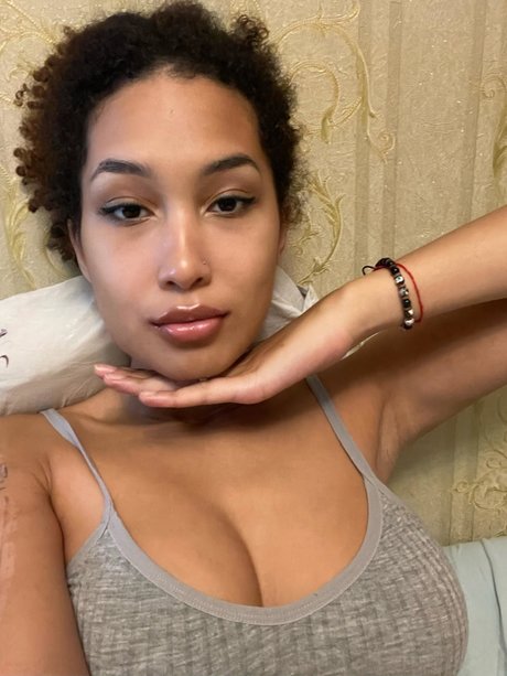 Foto di nudo di fuga di OnlyFans di Hey Solange