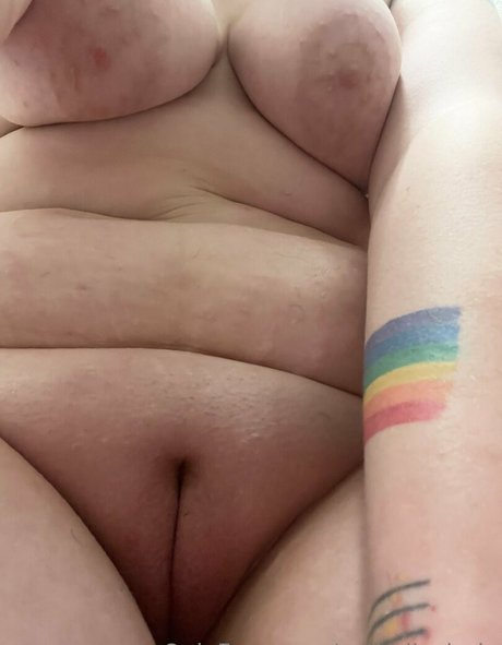 Foto di nudo di fuga di OnlyFans di Catholic Virgin