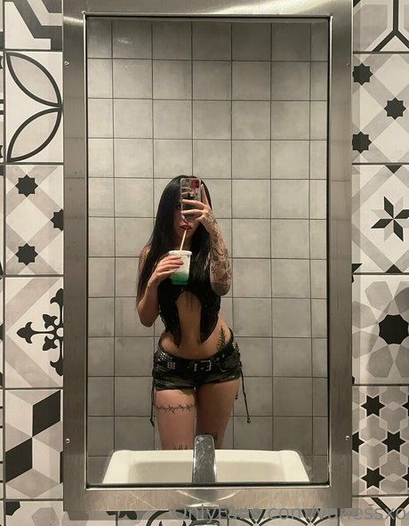 Foto di nudo di fuga di OnlyFans di Vanessxo