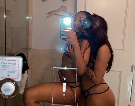 Lola and Moni