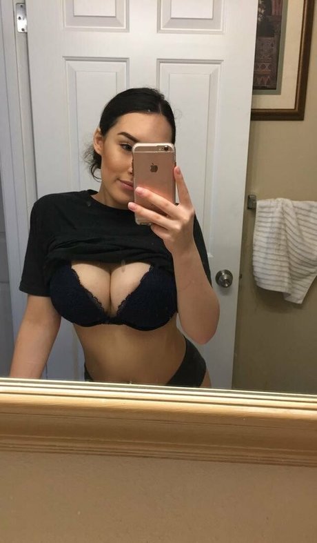 Foto di nudo di fuga di OnlyFans di Naomi