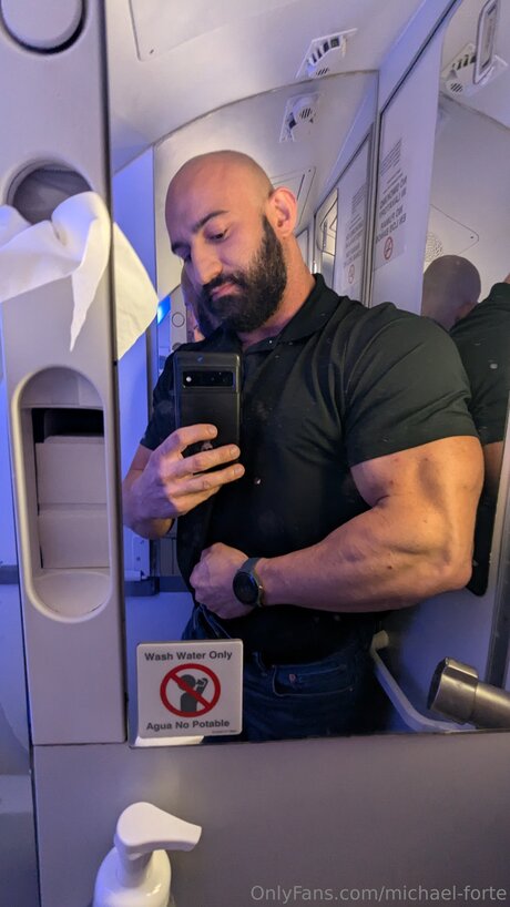 Foto di nudo di fuga di OnlyFans di Michael Forte