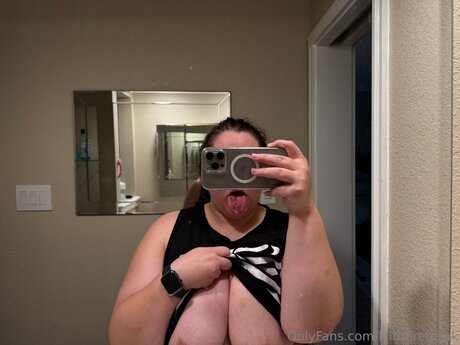 Foto di nudo di fuga di OnlyFans di Lilithfirehawk