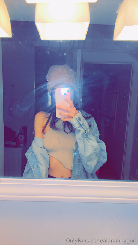 Foto di nudo di fuga di OnlyFans di Alanabbygurl