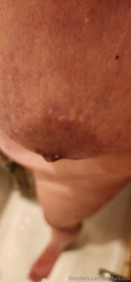 Foto di nudo di fuga di OnlyFans di Justfunbags