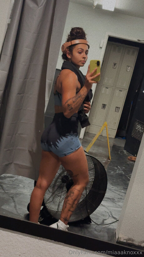 Foto di nudo di fuga di OnlyFans di Miaaaknoxxx