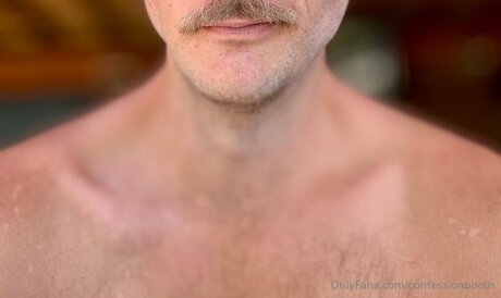 Foto di nudo di fuga di OnlyFans di Confessionbooth
