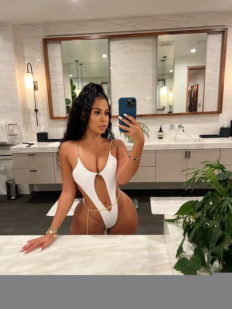 Foto di nudo di fuga di OnlyFans di Yasminelopez
