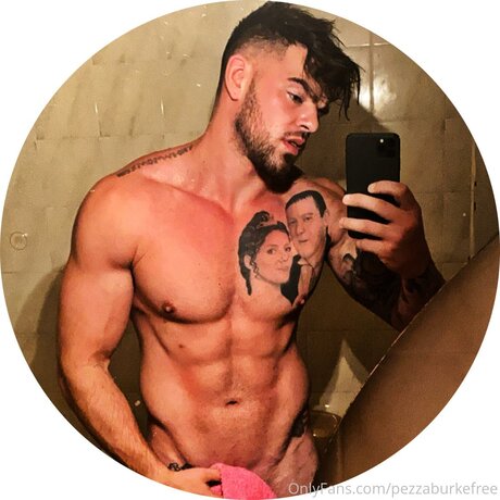 Foto di nudo di fuga di OnlyFans di Pezzaburke66