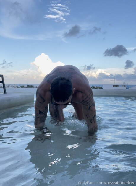 Foto di nudo di fuga di OnlyFans di Pezzaburke66