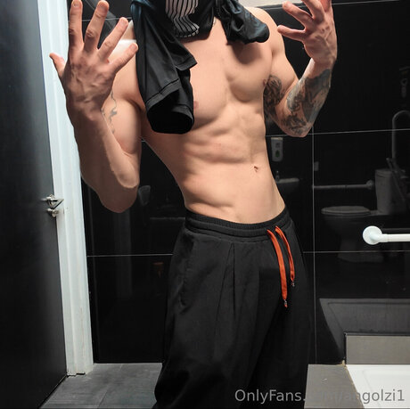 Foto di nudo di fuga di OnlyFans di Angolzi1