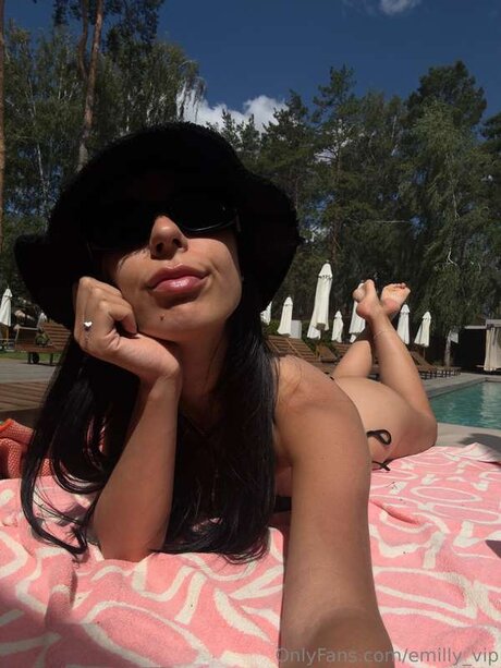 Foto di nudo di fuga di OnlyFans di Emilly Vip
