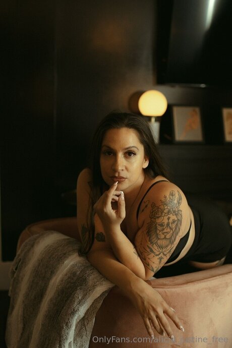 Alicia Justine Free