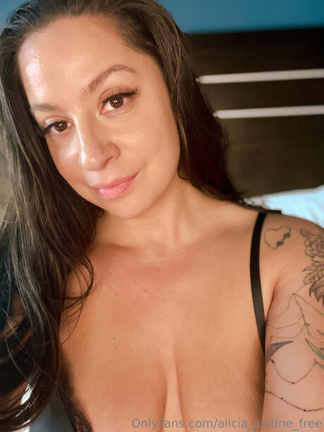 Alicia Justine Free
