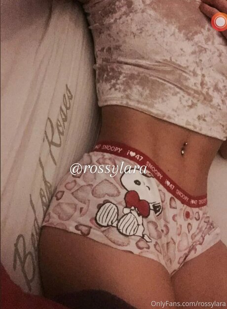 Foto di nudo di fuga di OnlyFans di Rossylara