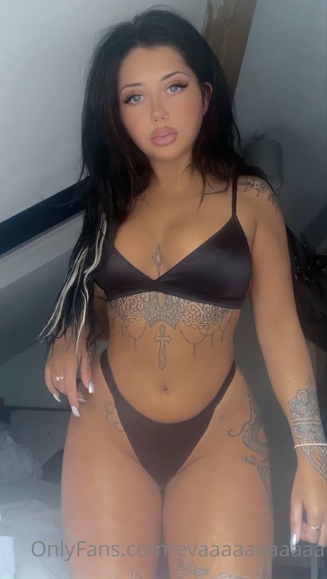 Foto di nudo di fuga di OnlyFans di Eva