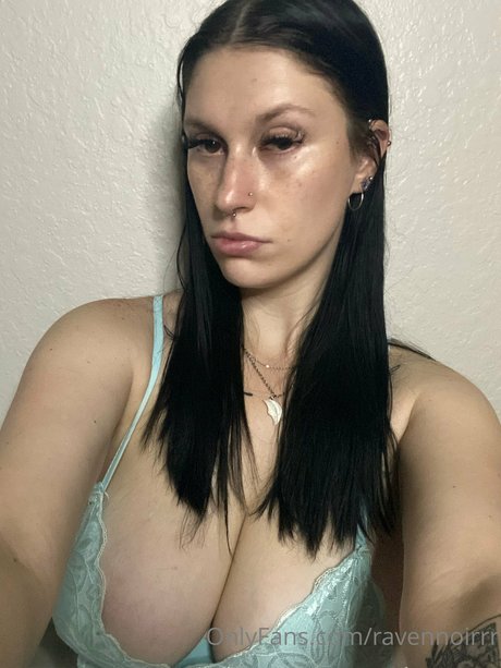 Foto di nudo di fuga di OnlyFans di Ravennoirrr
