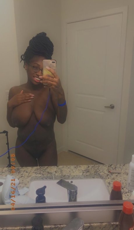 Foto di nudo di fuga di OnlyFans di Barbie Bugatti