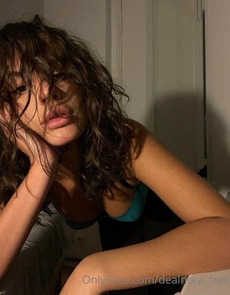 Foto di nudo di fuga di OnlyFans di Dilnora