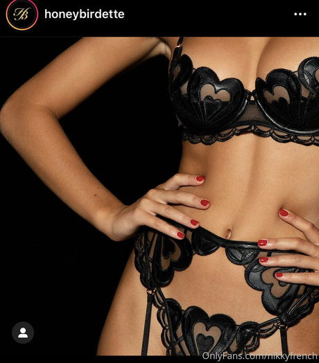 Foto di nudo di fuga di OnlyFans di Nikky French