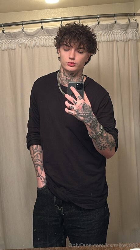 Foto di nudo di fuga di OnlyFans di Icy Mikey888