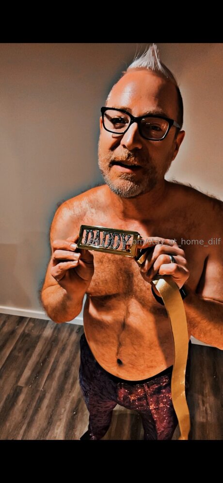 Foto di nudo di fuga di OnlyFans di Stay At Home Dilf