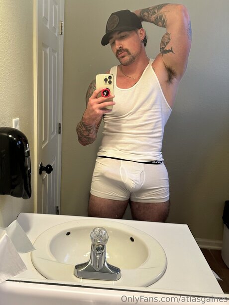 Foto di nudo di fuga di OnlyFans di Atlasgaines