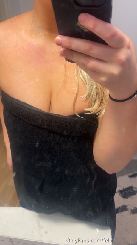 Foto di nudo di fuga di OnlyFans di Feliciafireball