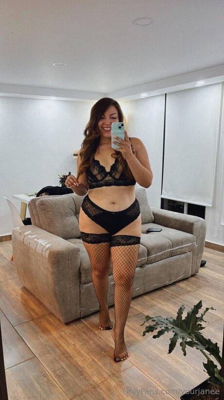 Foto di nudo di fuga di OnlyFans di Yourjanee