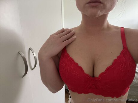 Foto di nudo di fuga di OnlyFans di Almaknullar