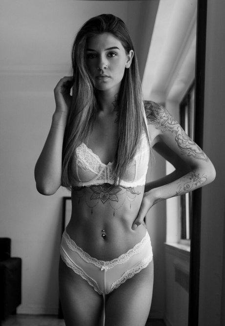 Foto di nudo di fuga di OnlyFans di Selena Sstanguay