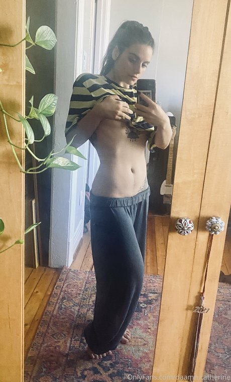 Foto di nudo di fuga di OnlyFans di Catherine