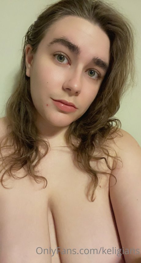 Foto di nudo di fuga di OnlyFans di Keligian