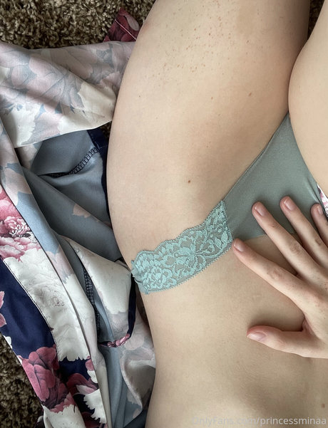 Foto di nudo di fuga di OnlyFans di Mina