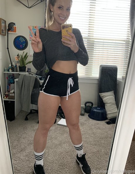 Foto di nudo di fuga di OnlyFans di Kelly Gee