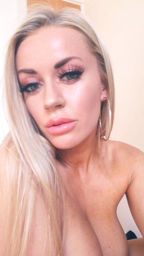 Foto di nudo di fuga di OnlyFans di Honey Hera