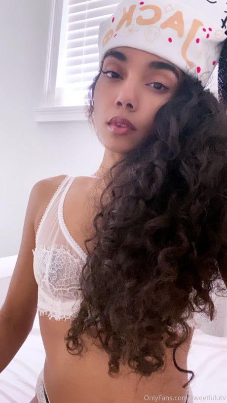 Foto di nudo di fuga di OnlyFans di Sweet Lulu Tv