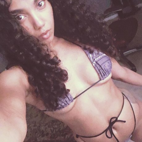 Foto di nudo di fuga di OnlyFans di Sweet Lulu Tv
