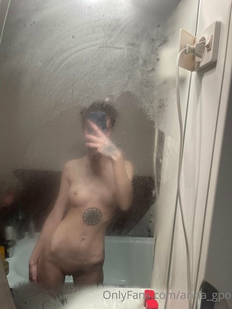 Foto di nudo di fuga di OnlyFans di Arinagp