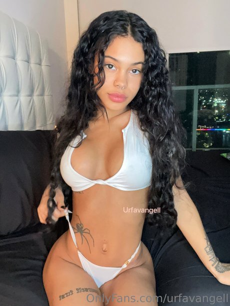 Foto di nudo di fuga di OnlyFans di Angel