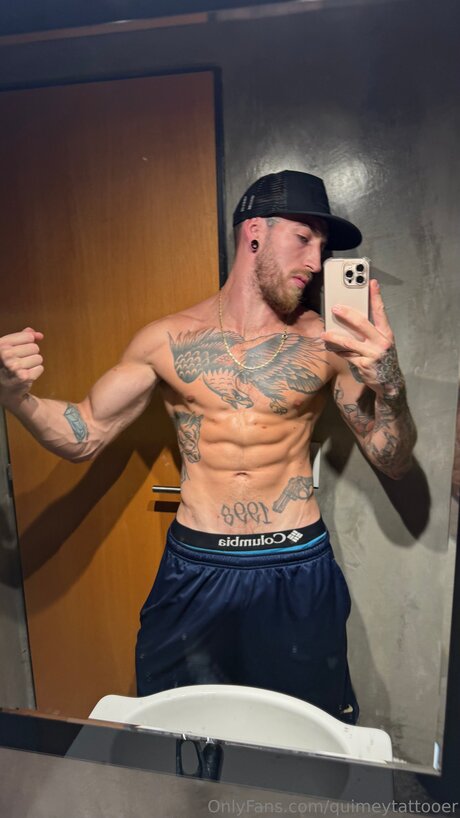 Foto di nudo di fuga di OnlyFans di Quimeytattooer