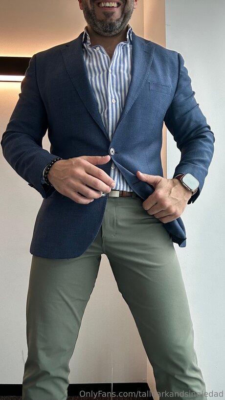 Foto di nudo di fuga di OnlyFans di Talldarkandsingledad