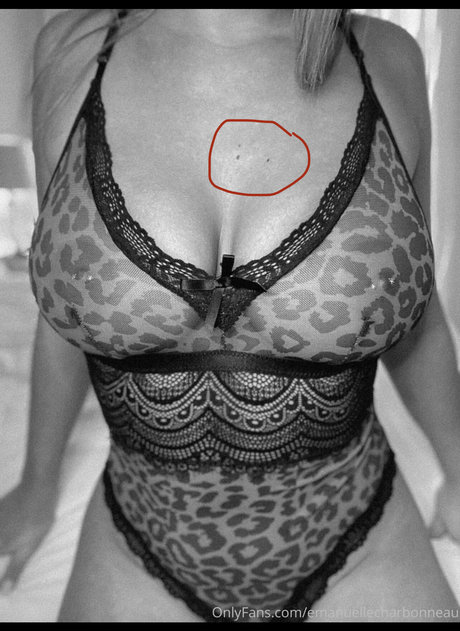 Foto di nudo di fuga di OnlyFans di Emanuelle Charboneau