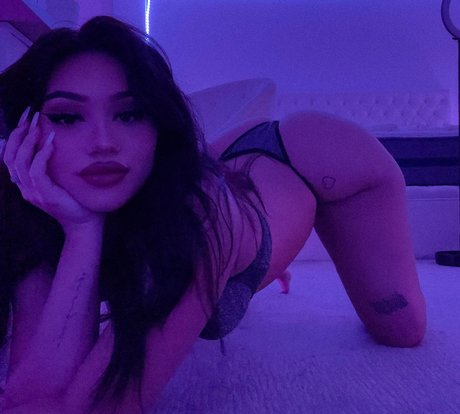 Foto di nudo di fuga di OnlyFans di Champagne