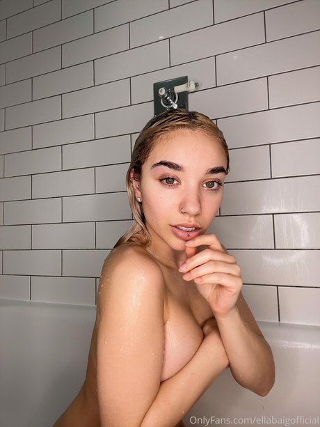 Foto di nudo di fuga di OnlyFans di Ella Baig
