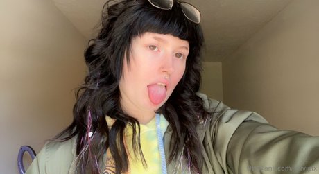 Foto di nudo di fuga di OnlyFans di Sylvipix Young Goth Milf